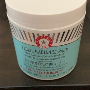 First Aid Beauty Facial Radiance Pads